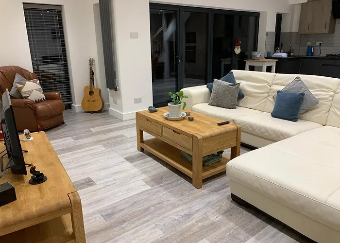 Surfers Lodge - Rest Bay, Porthcawl