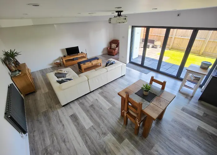 Surfers Lodge - Rest Bay, Porthcawl